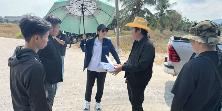 สจ.หญิงเก่งสายลุยต้องคนนี้ น.ส.วัลยา ภัทรวิริยสกุล หรือ “สจ.กิ๊ฟ”  สมาชิกสภาองค์การบริหารส่วนจังหวัดชลบุรีเขตอำเภอบ้านบึงและยังเป็นนายกสมาคมทีมฟุตบอลบูรพายูไนเต็ดอีกด้วย