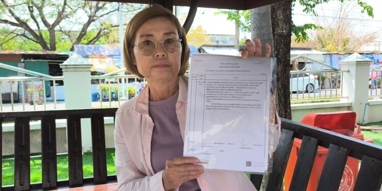 นนทบุรี วงจรปิด เตือนภัย แม่ค้าซาลาเปาถูกคนร้ายทำทีเป็นลูกค้าสั่งของ-ขอแลกเงิน ก่อนฉกเงินหน้ารถหลบหนีลอยนวล