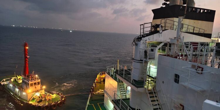 ถึงไทยแล้ว ‘บางจากฯ’ แจ้ง ‘เรือขนส่งน้ำมันดิบ’ บรรทุก 700,000 บาร์เรล จากตะวันออกกลาง ผ่าน ‘ช่องแคบฮอร์มุซ’ ถึงท่าเรือโรงกลั่นน้ำมันบางจาก ศรีราชา ดำเนินการผลิตตามแผน เพื่อส่งมอบผลิตภัณฑ์ให้ผู้บริโภคอย่างต่อเนื่อง เผย ‘บางจาก’ ปริมาณน้ำมันดิบสำรอง รองรับการผลิตได้ 2 เดือน