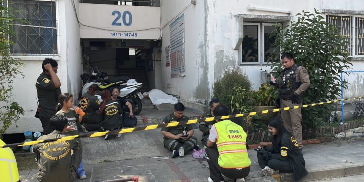 ปทุมธานี แม่ช็อกลูกชายโดดตึกชั้น 5 โหม่งพื้นดับ