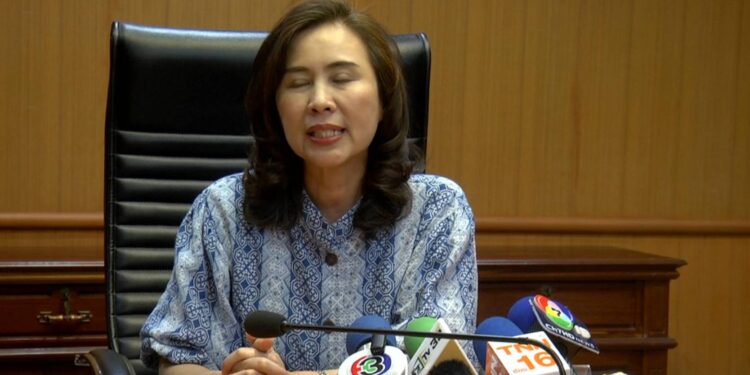 สกลนคร ร้อนระอุทะลุ 40 องศาฯ พ่อแม่แห่พาลูกหลานไปเล่นน้ำคลายร้อนที่ห้วยกกโด่ ที่เที่ยวกลางเขาภูพาน