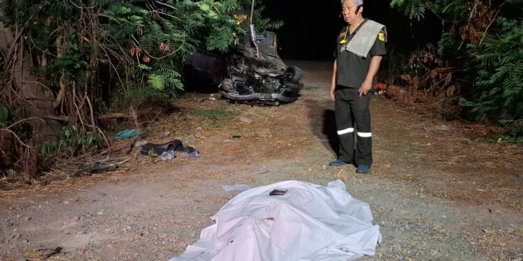 ปทุมธานี เก๋งซิ่งกลับจากเล่นสงกรานต์ ชน จยย.ดับ1เก๋งดับ2 เจ็บ5