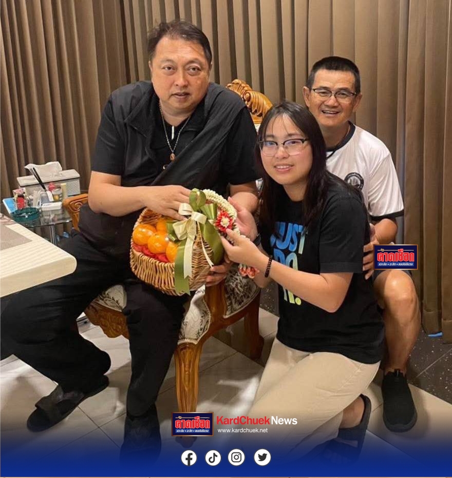 นายกฯ หนุ่ม นำทีมมดงานใจถึงกัน รดน้ำขอพรผู้ใหญ่ สืบสานประเพณีสงกรานต์ สะท้อนพลังกตัญญูพัฒนาเมืองชลบุรี