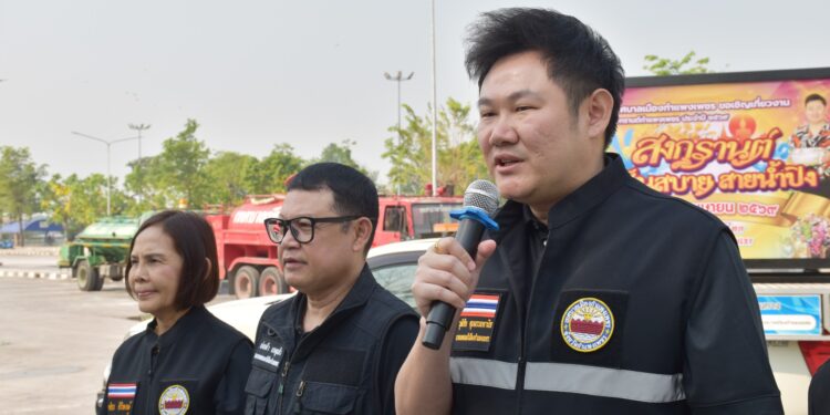 เทศบาลเมืองกำแพงเพชร จัดกิจกรรม Big Cleaning Day ล้างถนนหลังสงกรานต์ คืนความสะอาดสู่เมือง