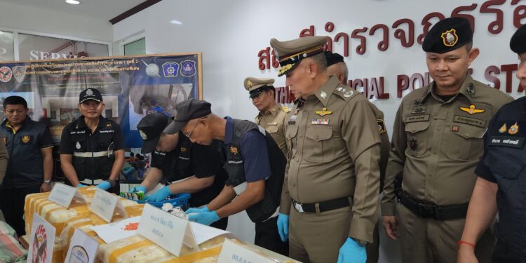 บุกทลายโกดังยาบ้า แบงค์ เพชรบูรณ์ ยึดกว่า 9.5 ล้านเม็ด มูลค่าทะลุ 300 ล้าน ใช้บ้านเช่าบังหน้าอ้างค้าขายมะขาม