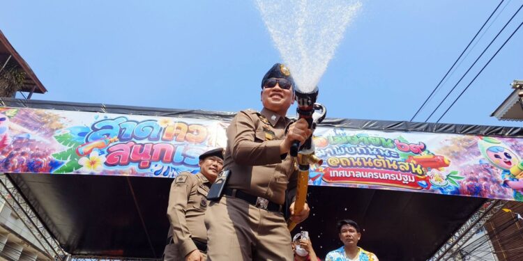 ตำรวจนครปฐม ระดมกำลัง กว่า 300 ดูแลประชาชน นักท่องเที่ยว พื้นที่จัดงานสืบสานประเพณีสงกรานต์ ประจำปี 2569 ของจังหวัดนครปฐม