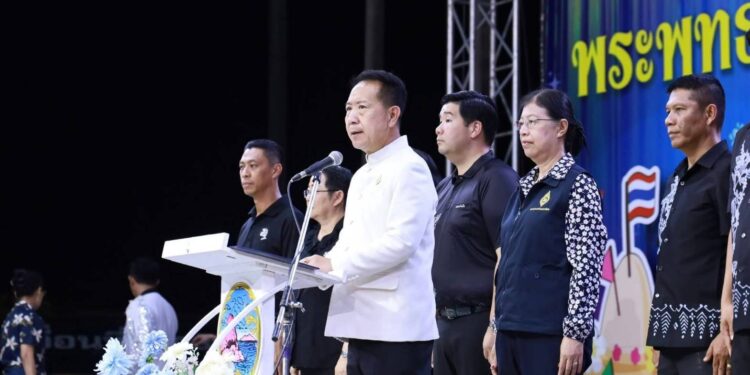 ผู้ว่าฯ ชลบุรีเปิดงานประกวดร้องเพลงไทยลูกทุ่ง ‘ผู้นำท้องที่’ สร้างความสามัคคีและอนุรักษ์วัฒนธรรมไทย