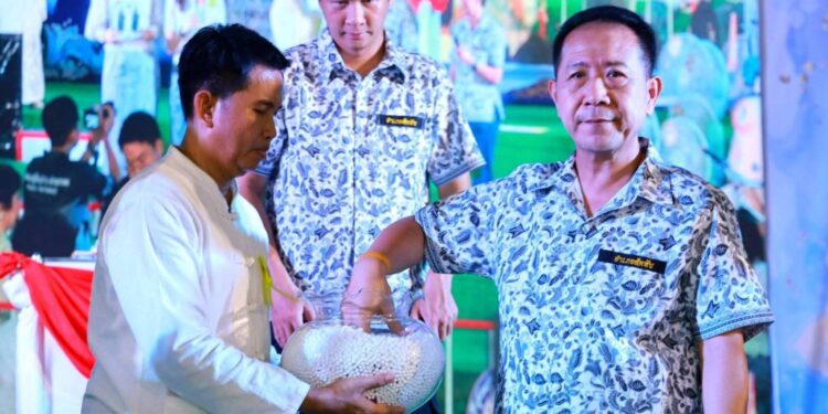 มัจฉากาชาดชลบุรียังคึกคักไม่แผ่วประชาชนแห่ร่วมลุ้นโชคแน่นบ่อ หวังคว้ารางวัลใหญ่กลับบ้าน