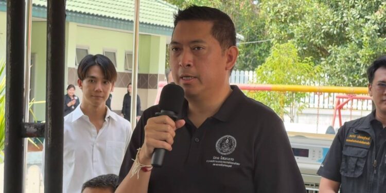 รมว.พม ลงพื้นที่โคราช ตรวจเยี่ยมงานสวัสดิการกลุ่มเปราะบาง มอบงบ–วีลแชร์–ถุงยังชีพ ย้ำยกระดับคุณภาพชีวิตประชาชนอย่างยั่งยืน