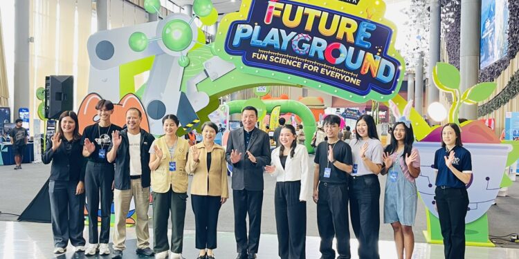 ปทุมธานี อพวช.เนรมิต “พิพิธภัณฑ์กลางห้าง” เป็นสนามเด็กเล่นแห่งการเรียนรู้”เปิดโลกอาชีพใน Job World ให้น้องๆ ได้ทดสอบอาชีพที่ถนัด – ประดิษฐ์ดวงดาวในระบบสุริยะ-สู่โลกอวกาศ VR-แข่งขันหุ่นยนต์ สัมผัสฟอสซิลของจริง ฯลฯ 