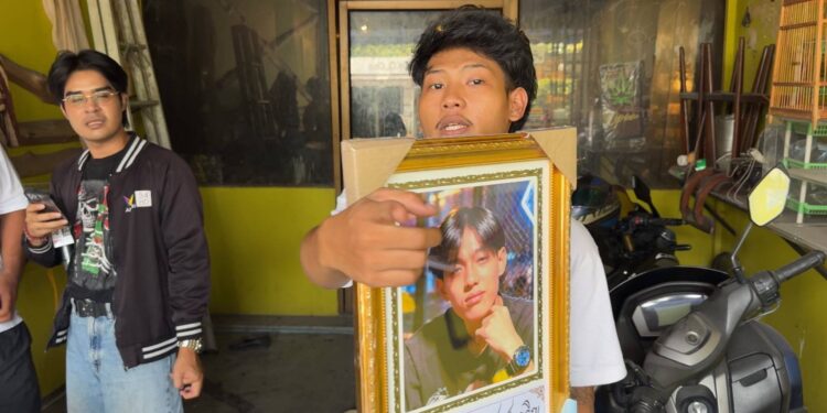 นนทบุรี คืบหน้า พ่อพยานเปิดหมดเปลือก ปมล่อมาฆ่า-รุมยำ 3 ต่อ 1 จนสิ้นใจ พร้อมเผยแชทสุดท้ายก่อนเสียชีวิต 