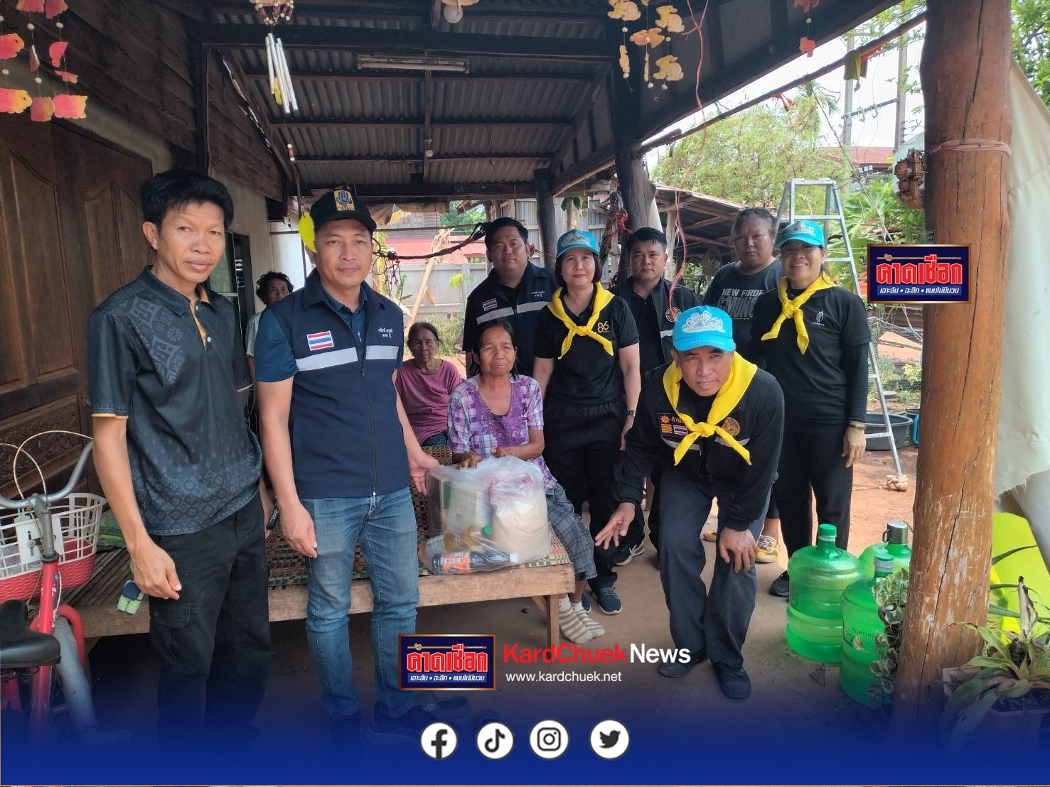 สกลนคร อบต.นาเพียงมอบถุงยังชรพผู้ประสบวาตภัย 250 หลัง