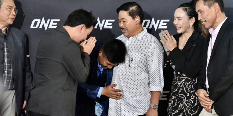 วัน แชมเปียนชิพ เคลียร์ใจ รถถัง จิตรเมืองนนท์ พร้อมค่ายจิตรเมืองนนท์ เปิดโต๊ะคุย 3 ฝ่าย จบด้วยดี สองฝ่ายถอนฟ้องเเพ่งแลัอาญา