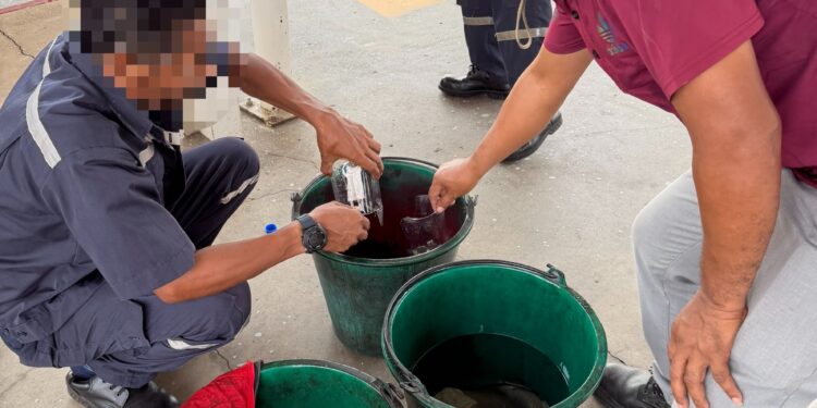 DSI ลุยสอบคลังน้ำมัน จ.อ่างทอง พบน้ำมันปริศนาเพิ่มกว่า 3.5 แสนลิตร