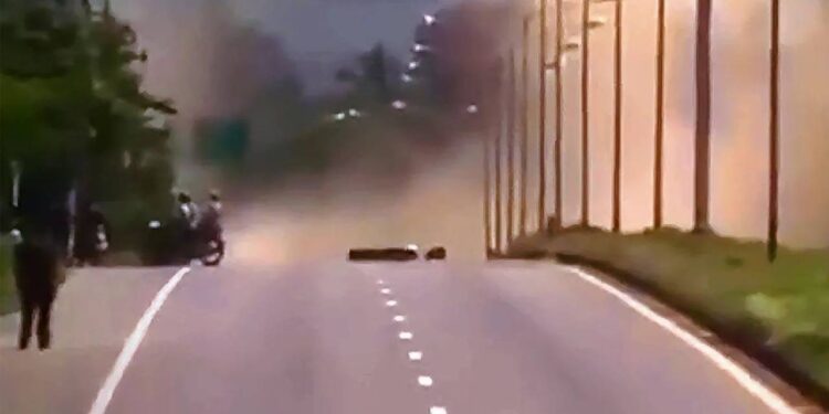 ระเบิดหน้าโรงเรียน ที่บันนังสตา ยะลา เจ้าหน้าที่คุมเข้มหวั่นเหตุซ้ำซ้อน ยังไม่ยืนยันผู้บาดเจ็บ