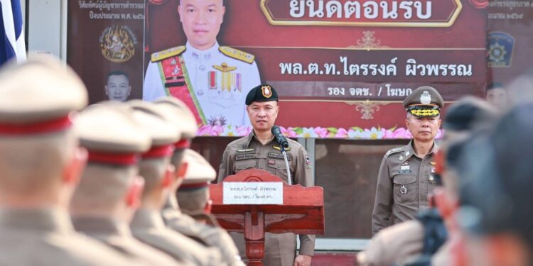 รองไตรรงค์ฯ ตรวจเยี่ยมตำรวจภูธรจังหวัดนครพนม มอบรางวัล “โฆษกยกนิ้ว” ตำรวจจราจร สภ.เมืองนครพนม ทำหน้าที่ถูกต้อง อดทน กรณีทนายปฏิเสธตรวจแอลกอฮอล์ ย้ำตำรวจปฏิบัติหน้าที่สุจริต ผู้บังคับบัญชาปกป้อง ให้ความเป็นธรรมทุกราย
