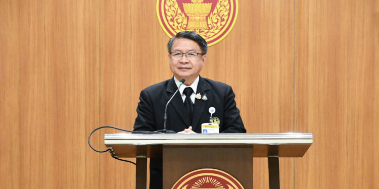 สว. แถลงข่าวกรณีที่นายกรัฐมนตรีและรัฐมนตรีไม่มาตอบกระทู้ของ สว.