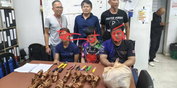 นครปฐม ผู้นำชุมชนจับมือตำรวจสามพราน รวบแก๊งโจรชาวกรุง ลักสายไฟหลวงข้ามจังหวัด 