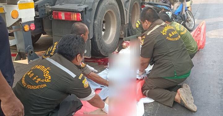 ปราจีนบุรี ระวังภัย ระทึกรับอรุณ จยย.เกี่ยวกันล้ม ร่างสาว 22 กระเด็นเข้าใต้พ่วง 22 ล้อ ทับหัวเละดับสยองคาที่บนสาย 304