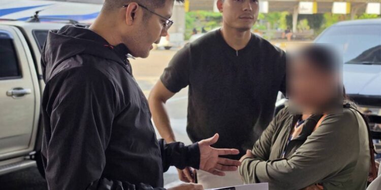 รวบบัญชีม้าแก๊งคอลสุดแสบ อ้างเป็นตำรวจ สภ.เสม็ด ขู่รีดเงิน นศ.สาว พัวพันฟอกเงิน เกลี้ยงบัญชี 5.5 แสน