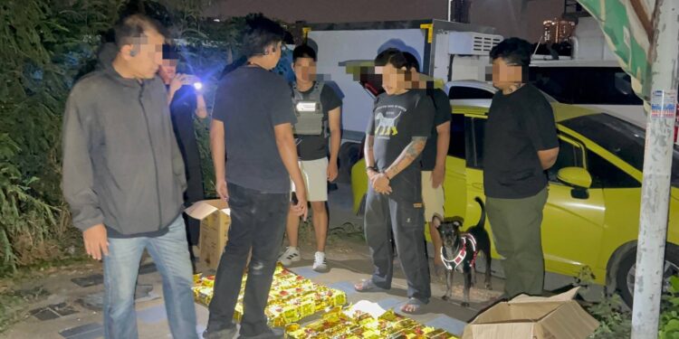 สืบนครบาล 1 รวบ “โฟม” หัวจ่ายยาไอซ์รายใหญ่ ยึดของกลาง 50 กิโลฯ ซุกท้ายรถย่านสนามบินน้ำ