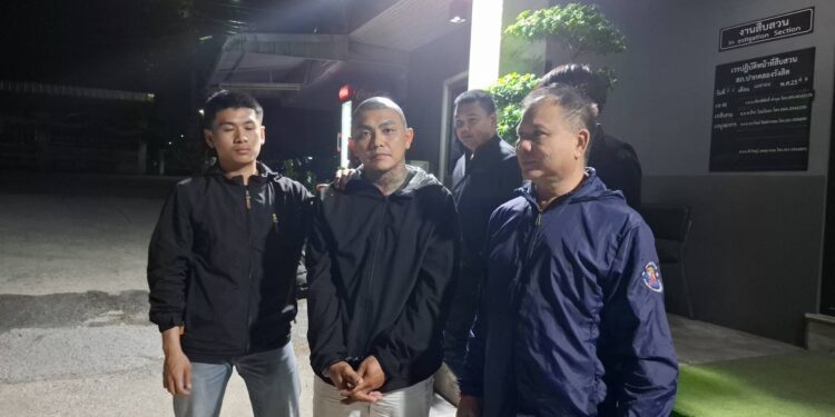 ปทุมธานี รวบแล้วหนุ่มลายใช้แบงก์เก๊ชิ่งเงินทอน ตร.แชทหลอกล่อจับพร้อมของกลางพบก่อเหตุมาอื้อ