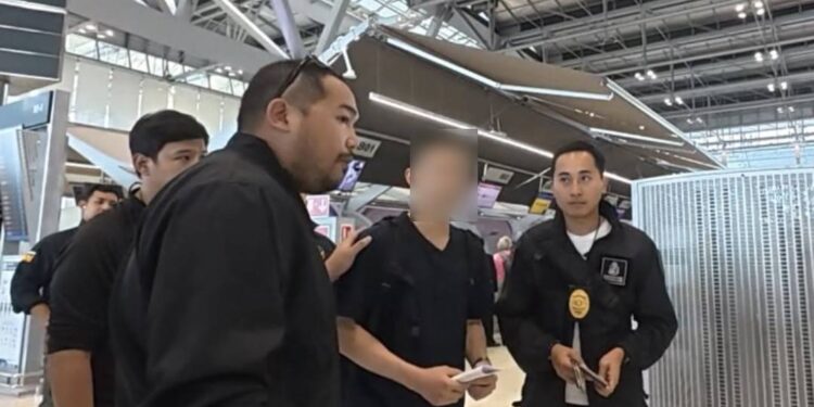 สืบ ตม.3 ล่าระทึกก ข้ามจังหวัด รวบหนุ่มแคนาดาสมาชิกแก๊งยานรกคาสนามบิน ก่อนหนีออกนอกประเทศ