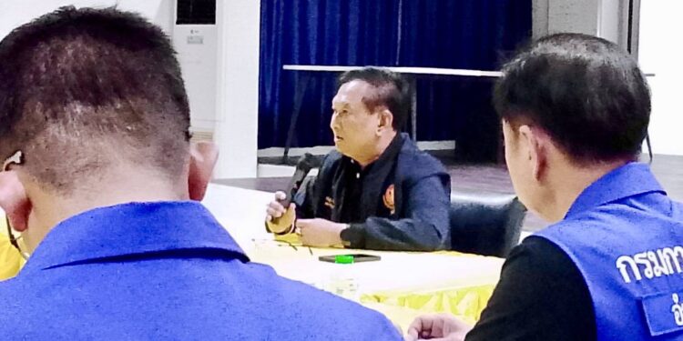 ลุยดับไฟกลางวงประชุม! “สว.อังกูร” ผนึกผู้ว่าฯนครนายก ระดมทุกภาคส่วนแก้เผาฟางต้นตอฝุ่นพิษ