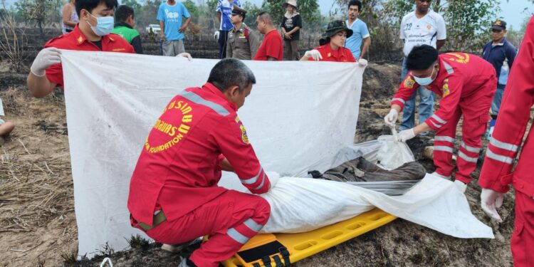 สกลนคร เฒ่าถึงฆาตช่วยดับไฟไหม้ทุ่งนาถูกไฟคลอกเสียชีวิตสลด