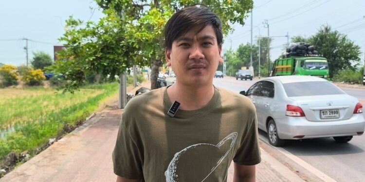 นนทบุรี กล้องหน้ารถ กระบะมักง่ายเลี้ยวเปลี่ยนเลนกระทันหัน ก่อนขับหนีลอยนวล