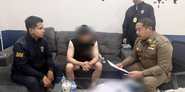 ตม.รวบหนุ่มอิเหนา ตัวการใหญ่ไฮบริดสแกมเมอร์ข้ามทวีป   คารีสอร์ทหรูภูเก็ต 