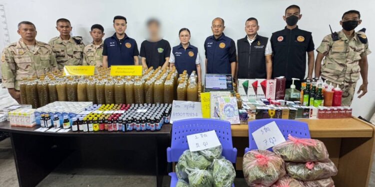 ฝ่าฝืนไม่เลิก ฝ่ายปกครองบุกจับร้านกัญชาย่านไทรม้า หลังถูกร้องเรียนหนัก ลอบขายน้ำกระท่อม-บุหรี่-ยา ผิดกฎหมายซ้ำซาก ยึดของกลางจำนวนมาก