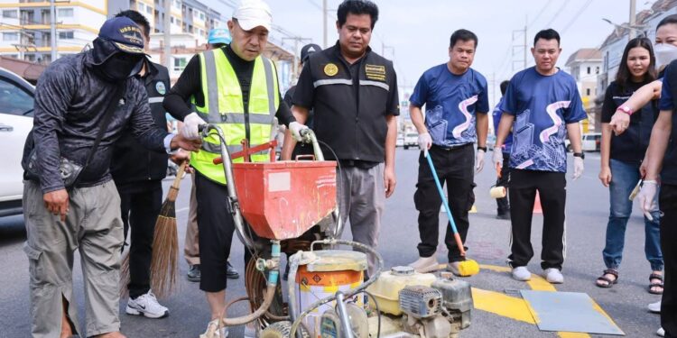 เดินหน้าชลบุรีเมืองสะอาด ผู้ว่าฯ นริศ นำทัพส่วนราชการ-ท้องถิ่น ลุย Big Cleaning Day ครั้งที่ 8 ปรับภูมิทัศน์เมืองอ่างศิลา