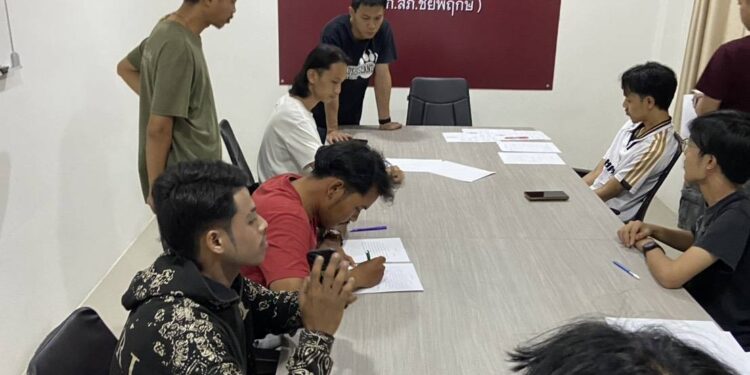    ตร.เชิญตัวสามีกับพวก 6 ราย รุมกระทืบกิ๊กหนุ่มเจ็บสาหัส เผยปมชู้เป็นเหตุ เคยเตือนแล้วไม่ยอมหยุด