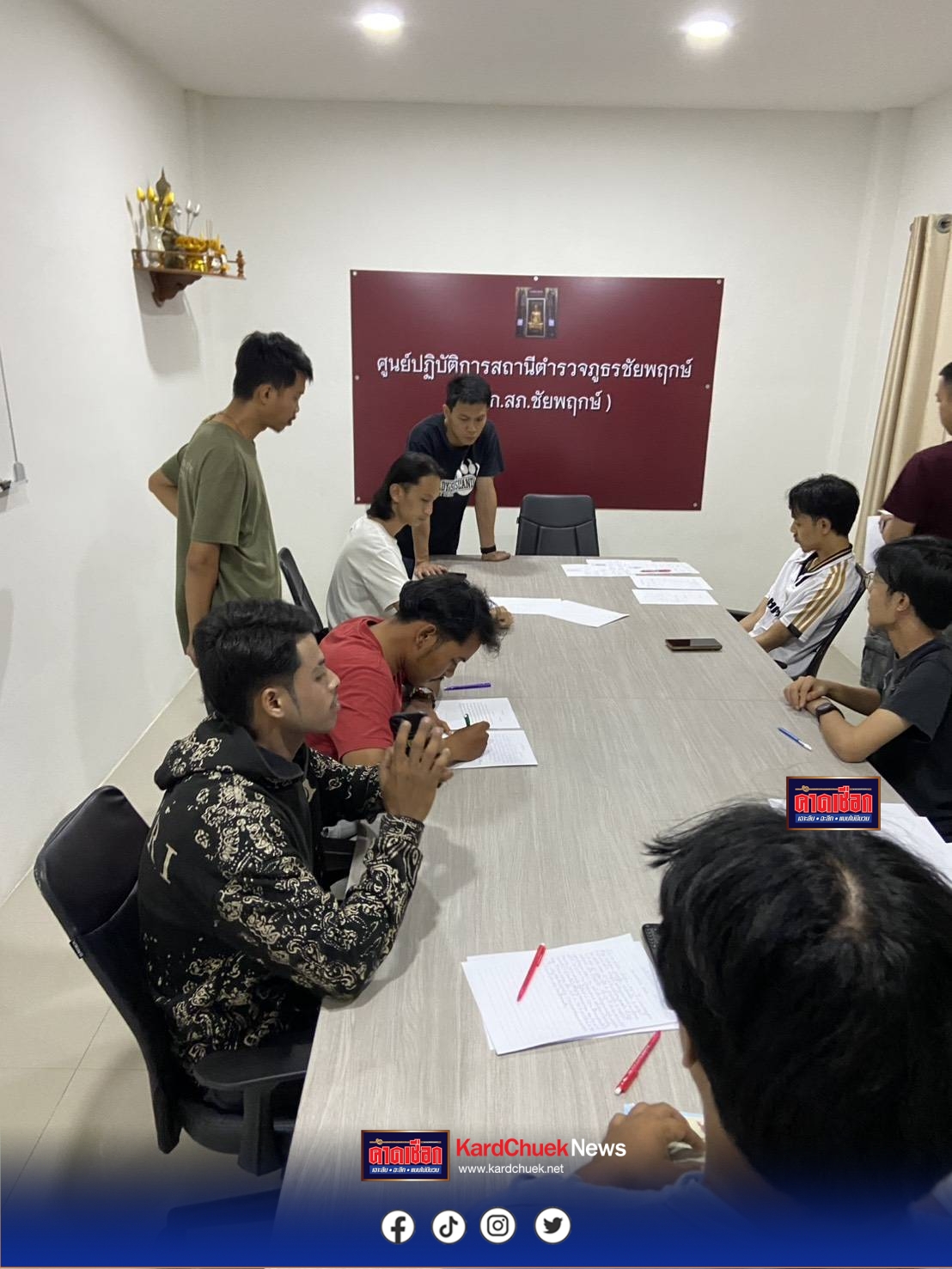 ตร.เชิญตัวสามีกับพวก 6 ราย รุมกระทืบกิ๊กหนุ่มเจ็บสาหัส เผยปมชู้เป็นเหตุ เคยเตือนแล้วไม่ยอมหยุด