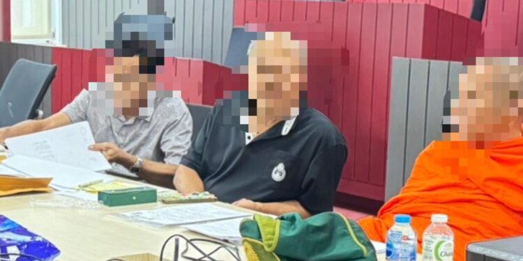 อดีตเจ้าอาวาสวัดบางคลานพร้อมอดีตไวยวัจกรเข้ามอบตัวตำรวจ ปปป.