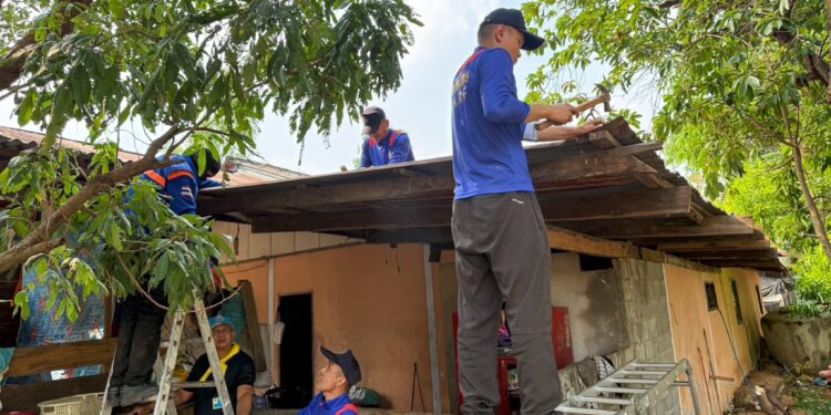 ทหารพัฒนาเคลื่อนที่เร็ว ช่วยรื้อซาก-ซ่อมบ้าน หลังพายุถล่มอำนาจเจริญ