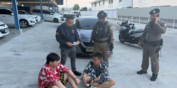 รวบ 2 โจรสวมไอ้โม่งบุกร้านชิงทอง พบเป็นชาวจีนสารภาพเที่ยวจนเงินหมดเช่ารถยนต์จากกรุงเทพฯ ไปก่อเหตุปล้นร้านทองที่โคราช