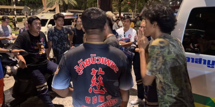 นนทบุรี ต่อข่าว เดือดกลางโรงพักปากเกร็ด กู้ภัยแจ้งความถูกทำร้าย-รถเสียหาย ผกก.ลงเคลียร์ปะทะคารมเพื่อนผู้ตาย