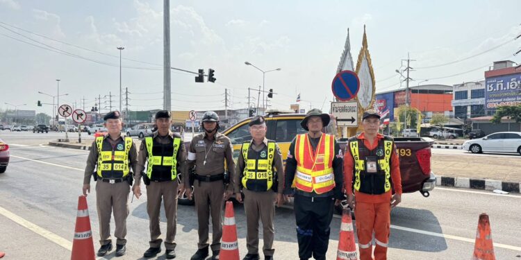 ปราจีนบุรี–รับมือคนกลับคืนที่ทำงาน พบถนนสาย 304-359 เริ่มคึกคัก ตำรวจงัดแผนเปิดเลนพิเศษ บีบคอขวดแก้รถติด คาดหนาแน่นตลอดคืน