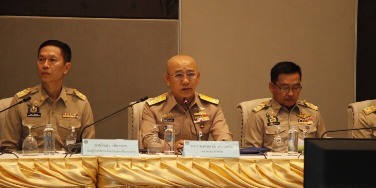 ศรชล.สุราษฎร์ฯเข้าร่วมประชุมระดับผู้บริหารหน่วยใน ศรชล.ภาค 2 รับนโยบายป้องกันปราบปรามการกระทำผิดเกี่ยวกับน้ำมันเชื้อเพลิง ประจำปีงบประมาณ 2569