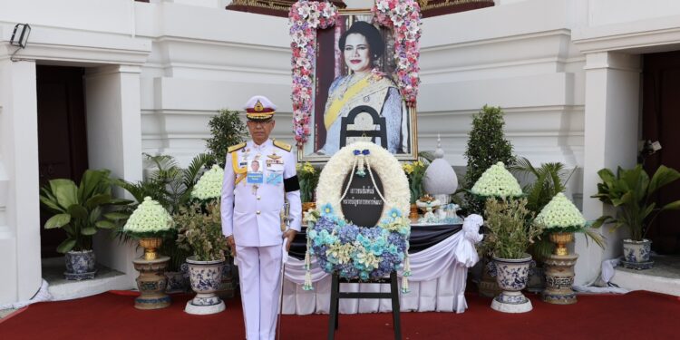 กองบัญชาการกองทัพไทย โดย หน่วยบัญชาการทหารพัฒนา นำเยาวชนจากทั่วประเทศ วางพวงมาลาถวายสักการะ และกราบถวายบังคมพระบรมศพ สมเด็จพระนางเจ้าสิริกิติ์ พระบรมราชินีนาถ พระบรมราชชนนีพันปีหลวง เพื่อแสดงความจงรักภักดี และน้อมสำนึกในพระมหากรุณาธิคุณ