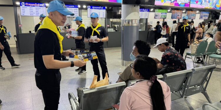 บก.ปคม. ผนึกกำลังลงพื้นที่หมอชิต-กรุงเทพอภิวัฒน์ เตือนภัยขบวนการหลอกทำงานต่างประเทศ ย้ำ “งานสบาย รายได้ดี ไม่มีจริง”