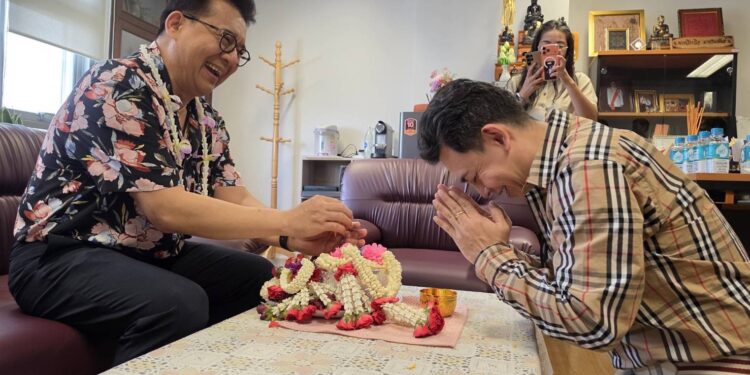 นายชวรัตน์ วงศ์ธนะบูรณ์ อัยการคดีพิเศษ 4นายสุรเชษฐ์ งามวงศ์ อธิบดีอัยการ สำนักงานคดีเศรษฐกิจและทรัพยากร นายวีระกิจ มาศธนพันธ์ อัยการพิเศษฝ่ายคดีเศรษฐกิจและทรัพยากร 2 และนายสมเกียรติ มั่นคง เลขาฯอัยการพิเศษฝ่ายคดีเศรษฐกิจและทรัพยากร 2 (“รองเกียรติ”)