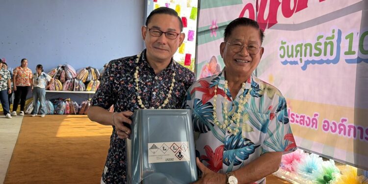 ปทุมธานี เริ่มแล้วสงกรานต์อบต.ลำลูกกา รดน้ำดำหัวผู้สูงอายุ เตะปี๊บวัดพลัง ปาสาวน้อยตกน้ำสดชื่นทั่วหน้า