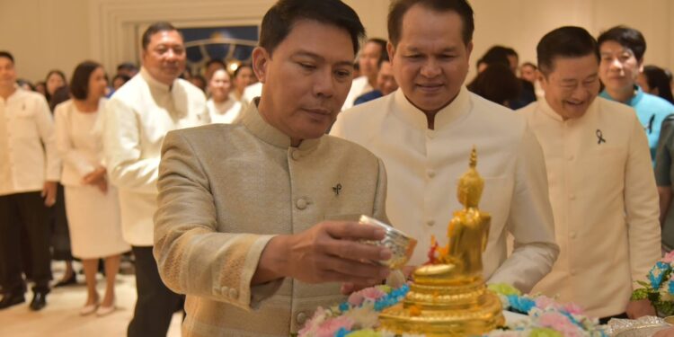 คณะผู้บริหารกรมสอบสวนคดีพิเศษ ร่วมพิธีสรงน้ำพระพุทธรูป และเข้าขอพรจากปลัดกระทรวงยุติธรรม เนื่องในโอกาสเทศกาลสงกรานต์ ประจำปี 2569