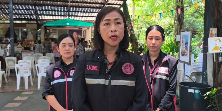 นนทบุรี พม.นนทบุรี ลงพื้นที่วัดสวนแก้ว ถก “พระพยอม” หาแนวทางช่วยผู้เดือดร้อน หลังวัดแบกรายจ่ายเดือนละ 7–8 ล้าน