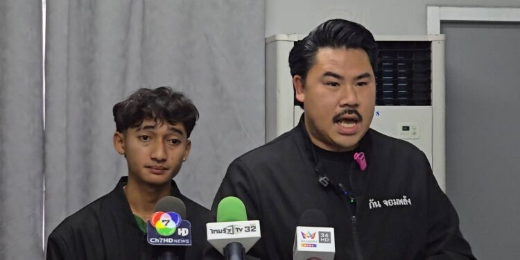 นนทบุรี คลิป หนุ่มอินฟลูชื่อดังร้อง “กัน จอมพลัง” ถูกรุ่นพี่ทำร้ายร่างกาย เหตุเข้าใจผิดว่าเป็นพยานให้คู่กรณีที่ถูกยิงตาย คดีไม่คืบ หนีตายไปอยู่ตจว.