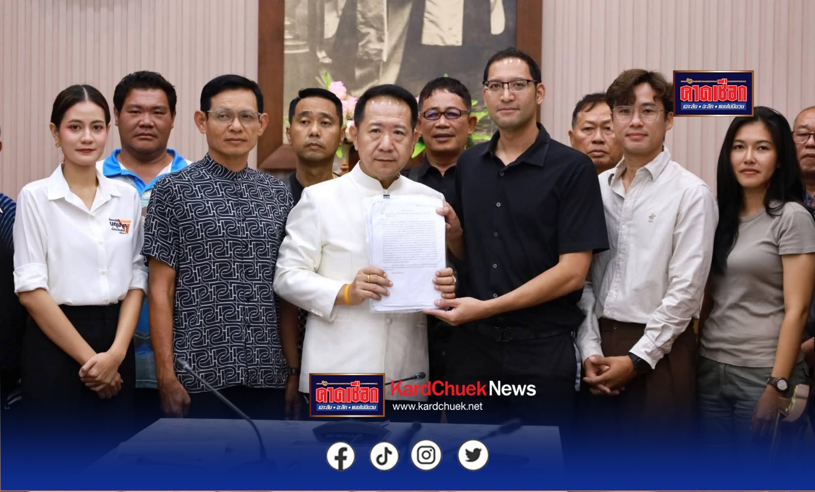 ชาวประมงชลบุรี ยื่นหนังสือกับผู้ว่าฯ ชลบุรี ขอคงเขตห้าม “อวนลากคานถ่าง” หวั่นกระทบทรัพยากรทะเล