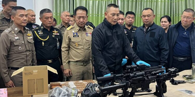 รวบหนุ่มจีนซุกคลังแสงพัทยา! ผบ.ตร.-ผวจ.ชลบุรี แถลงด่วน สั่งขยายผลเข้มหวั่นกระทบความมั่นคง